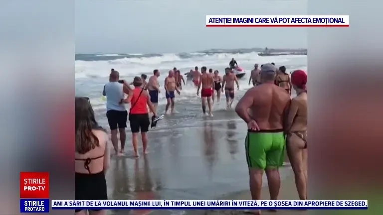 Pericolul de care nu își dau seama oamenii când intră în mare pe steag roșu. „Ușor-ușor îi trag în larg”