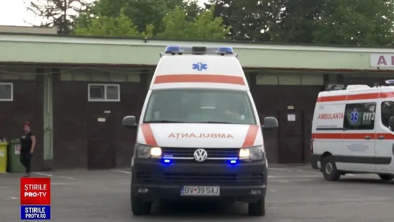 Mamă și fiu din Brașov, duși la spital în stare gravă. Bărbatul a fost rănit cu un cuțit, iar femeia, lovită de tren