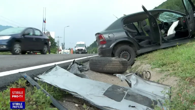 Se întorceau la București de la un parastas, când un șofer grăbit a intrat în depășire. ”Numai cruci la rând sunt pe aici”