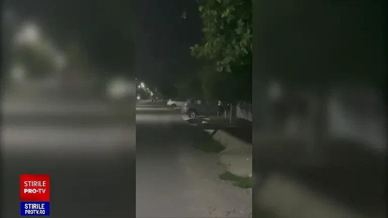 Oamenii dintr-o comună gălățeană sunt terorizați de un vecin violent. Le-a distrus mașinile cu furca