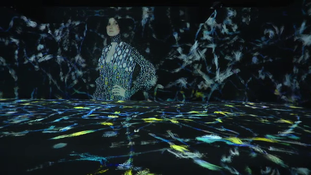 A apărut primul muzeu imersiv din România. Vizitatorii se vor plimba printre opere de artă faimoase, virtuale, ghidați de AI