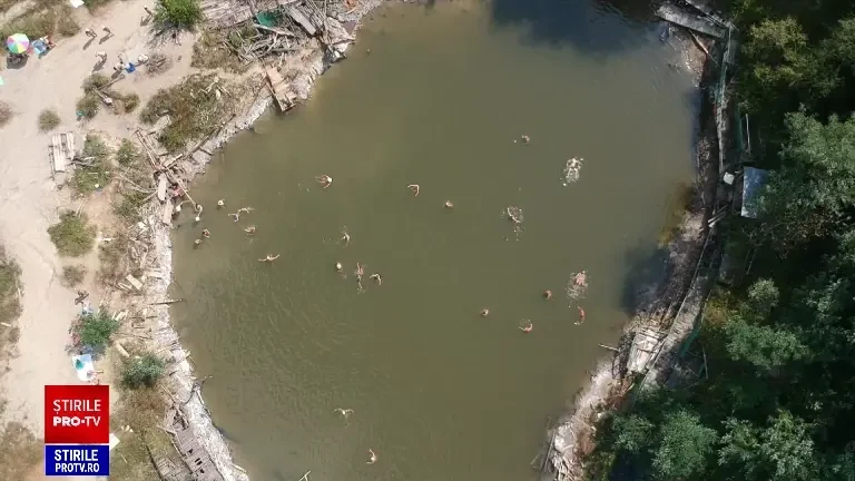 Băile Telega au ajuns o ruină care pune în pericol mare viețile celor care încă se scaldă acolo. Explicațiile autorităților