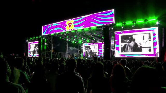 Festivalul faptelor bune a început la Iaşi. Zeci de mii de oameni au umplut stadionul din Copou