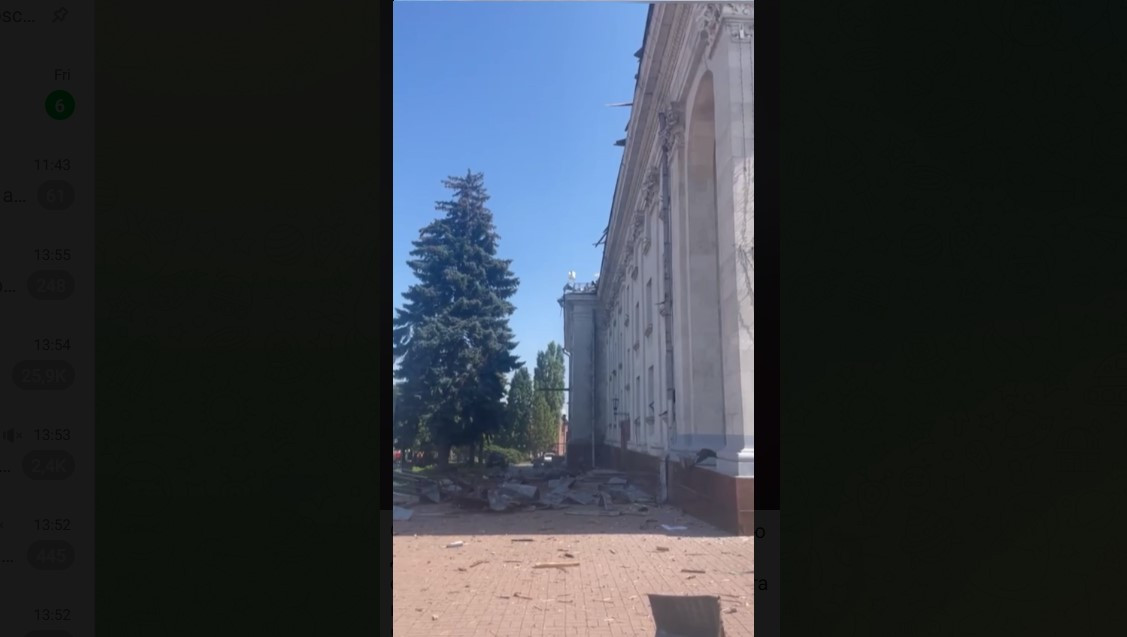 O rachetă rusească a lovit o universitate și un teatru din orașul Cerhihiv din Ucraina. Zelenski: ”Sunt morți și răniți”