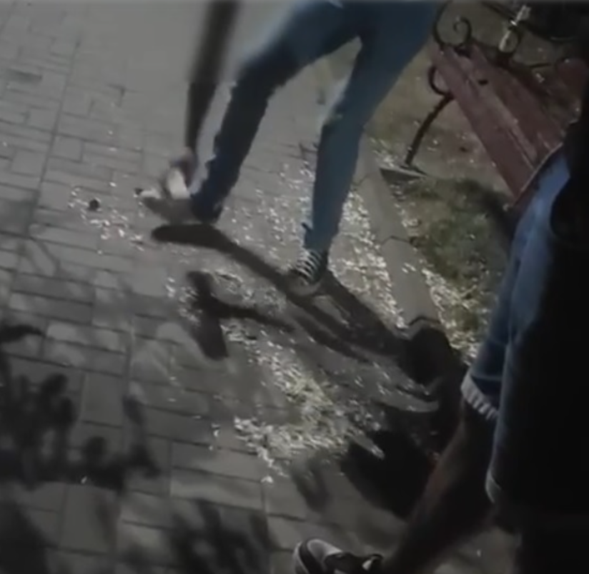 Ce au pățit trei tânări care au băut alcool și au aruncat seminţe pe jos, într-un parc din Târgu Ocna