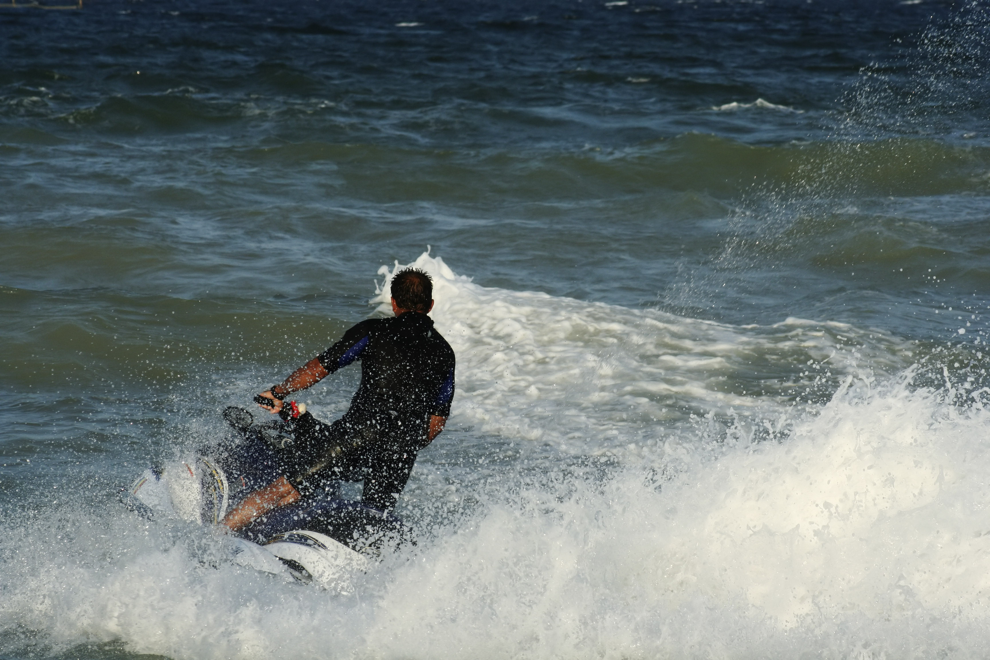 Cum și-au găsit sfârșitul doi turiști în vacanță, după ce au plecat pe mare cu skijeturile