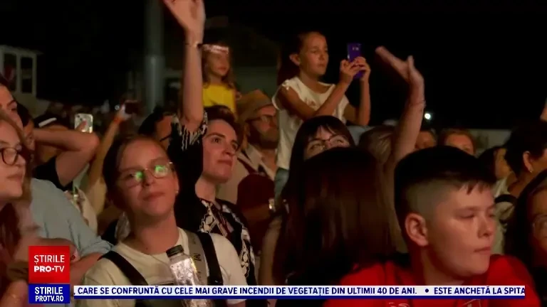 Festivalul faptelor bune a început la Iaşi. Zeci de mii de oameni au umplut stadionul din Copou