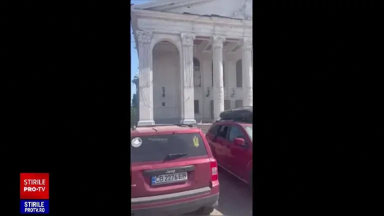 O rachetă rusească a lovit o universitate și un teatru din orașul Cernîjiv din Ucraina. Zelenski: ”Sunt morți și răniți”