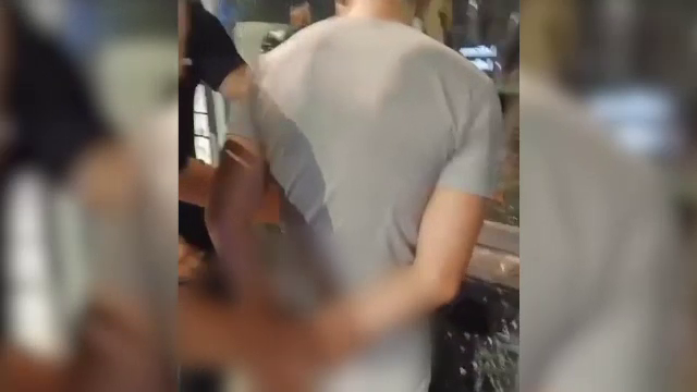 Șofer amenințat cu cuțitul de un bărbat din Galați, după ce i-a atras atenția că traversează neregulamentar