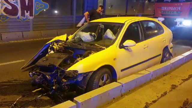 Un șofer cu permisul suspendat pentru droguri a trecut pe alcool și și-a făcut praf mașina, în București