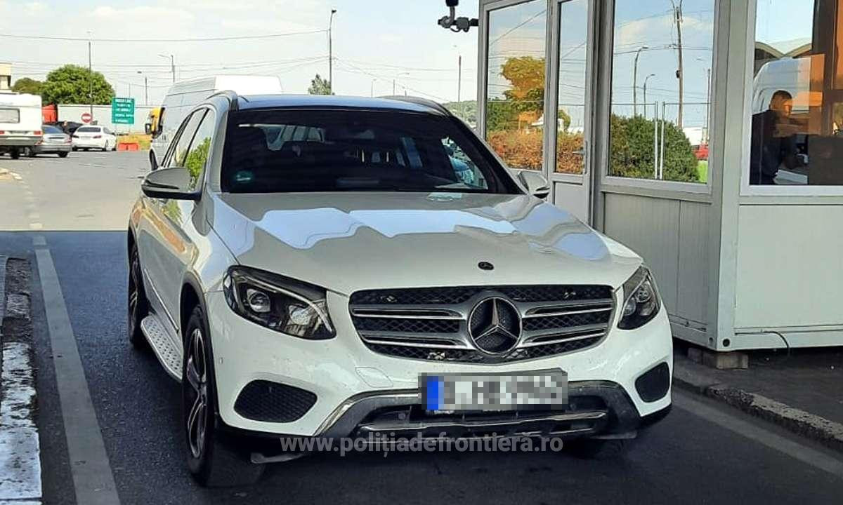 Un bărbat este cercetat după ce a încercat să iasă din țară cu un Mercedes-Benz. Motivul pentru care a rămas fără el