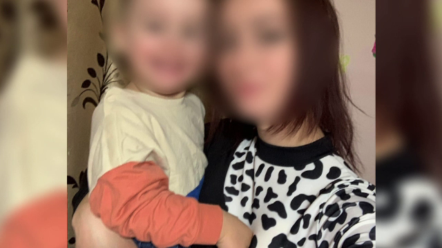 „Nimeni nu o să îi iubească”. Cum a justificat gestul șocant mama care și-a aruncat copiii de la etaj, în Botoșani