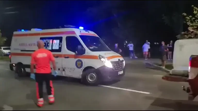 O femeie şi-a aruncat de la etaj copiii de 2 şi de 3 ani, într-un hotel din Botoșani