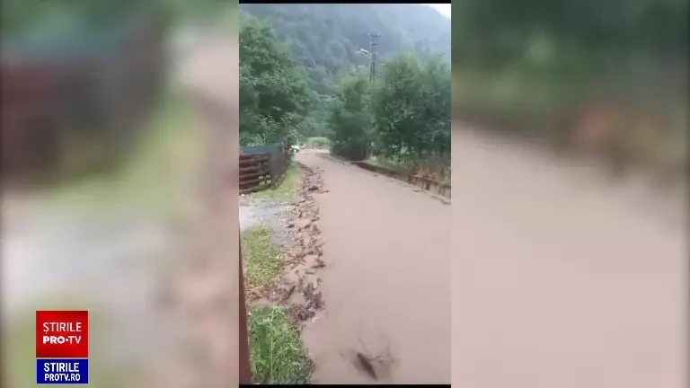 Strat de gheață ca în mijloc de iarnă. Grindina a făcut prăpăd în România. „Sunt bătrân, dar nu am văzut așa ceva”