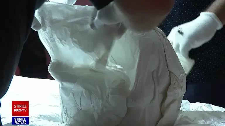 „Sărutul” lui Brâncuși a ajuns în Capitală. Unde poate fi admirată sculptura care a cucerit lumea