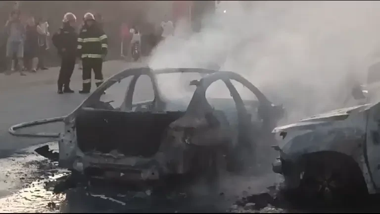 Incendiu puternic în complexul rezidențial Cosmopolis, din Ilfov. Mai mult mașini s-au făcut scrum