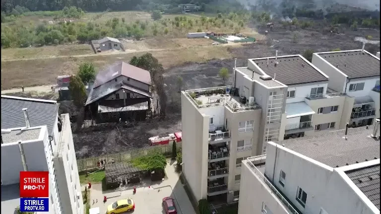 Un incendiu a izbucnit marți lângă Pădurea Băneasa