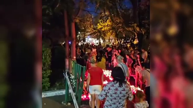 A patra zi de proteste în fața Maternității din Botoșani. Oamenii au protestat revoltați de moartea subită a Alexandrei