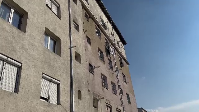 Miracolul din Sibiu: un copil de 2 ani a scăpat fără nicio zgârietură după ce a căzut de la etajul 4. Cum a fost posibil