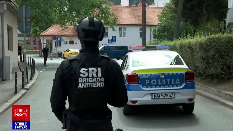 Geamantanul bleumarin din tufe care a blocat centrul Brașovului. Ce au găsit pirotehniștii în el