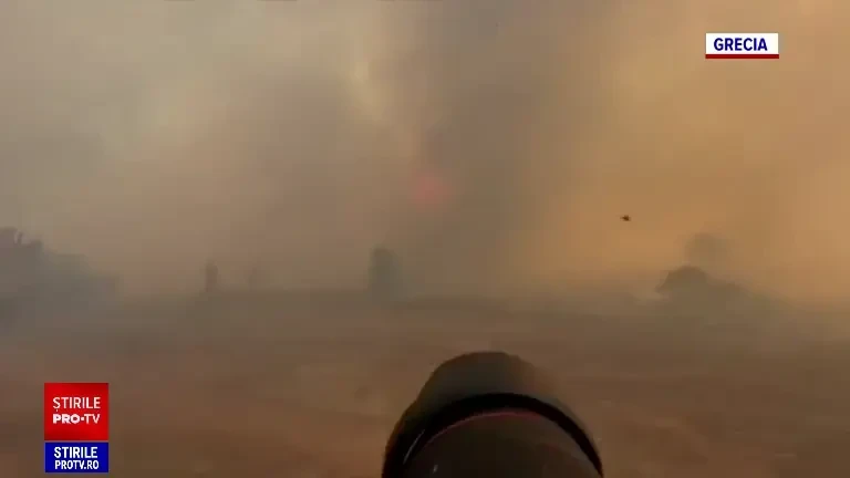 Incendiile de vegetație amenință Atena. Fumul a ajuns deasupra Parthenonului. "Polițiștii le cer oamnilor să plece"