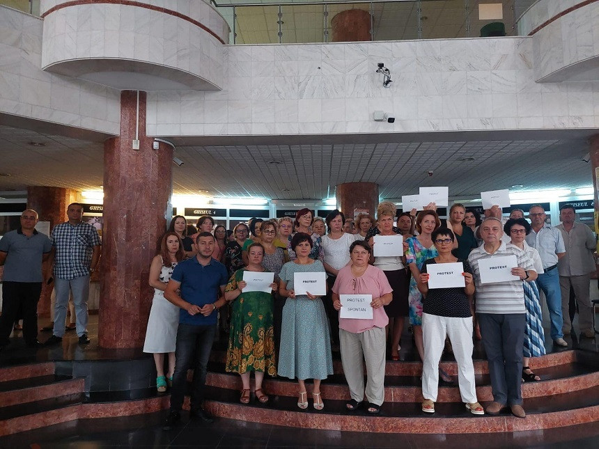 Protestele spontane continuă la mai multe administraţii fiscale din ţară, inclusiv în Bucureşti