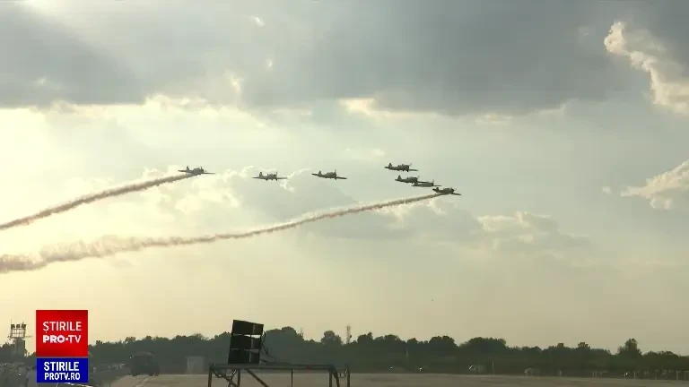 Mii de oameni s-au bucurat de show-ul aviatic de la Băneasa. „Este excelent, ne place tare mult”