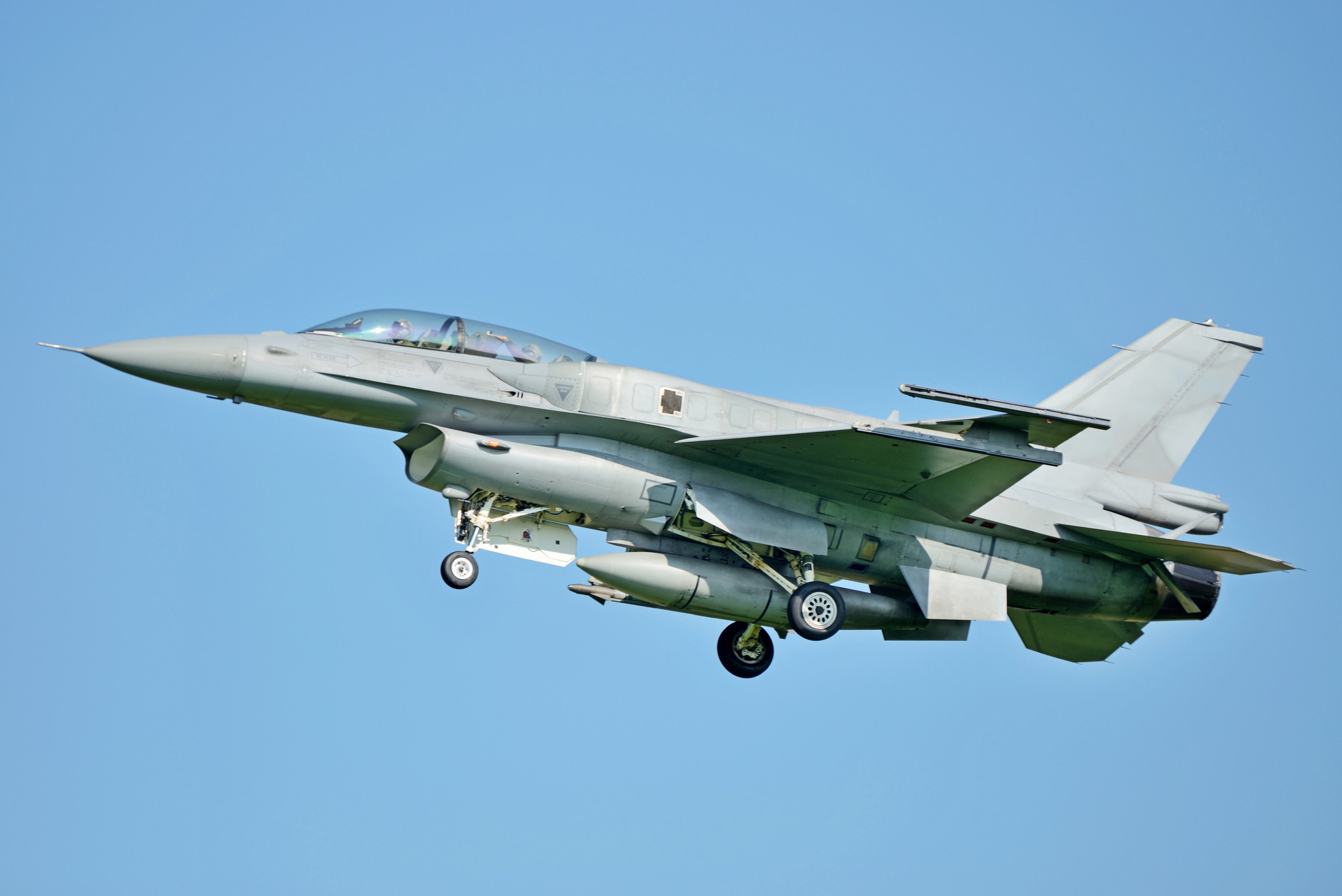 După ce au analizat 10 luni avionul american F-16, thailandezii au descoperit că există o aeronavă mult mai bună