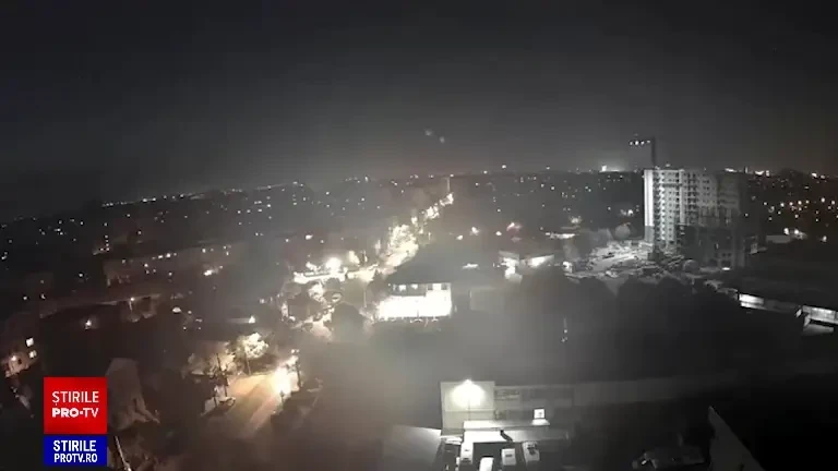 Explozia catastrofală din Crevedia s-a văzut din București. Imagini filmate de la aproape 30 de km. VIDEO