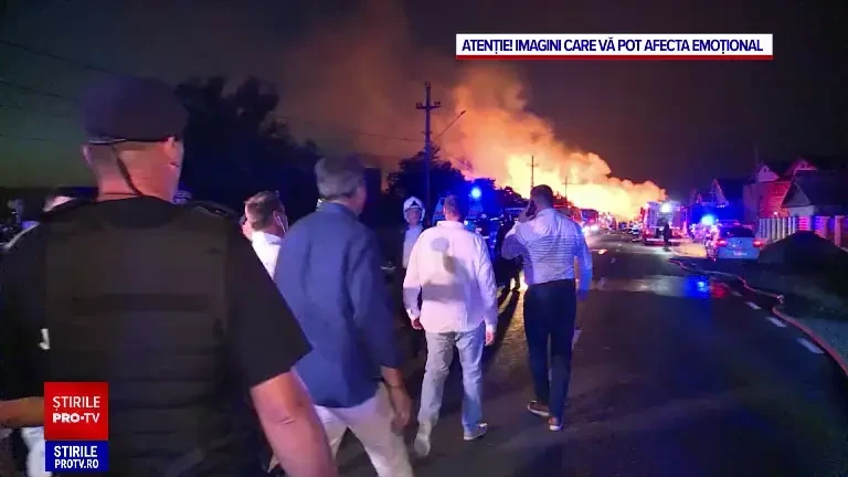 Pompierii au rămas la locul exploziilor din Crevedia, la aproape 24 de ore de la deflagrații. Ce măsuri au luat