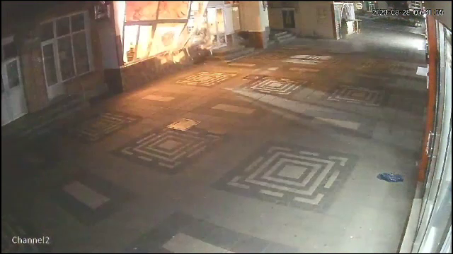 „Am auzit o bufnitură și am ieșit pe balcon”. Mărturiile locatarilor blocului evacuat după explozia din Pașcani