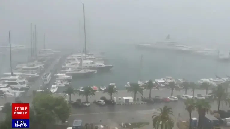 Grindină cât mingile de tenis. Un oraș european a fost măturat de furtunile violente. Este stare de dezastru