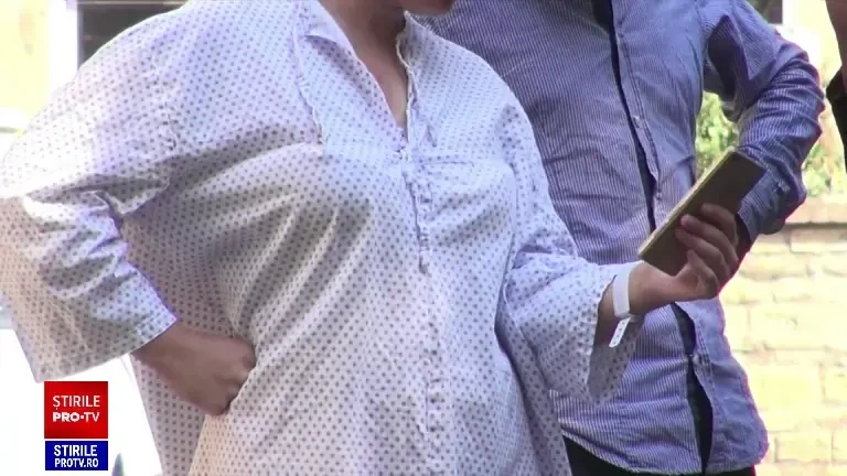 De ce elevii cu media 10, dar și cei cu media 5 ar putea primi burse de merit. Ministerul Educației, acuzat de discriminare