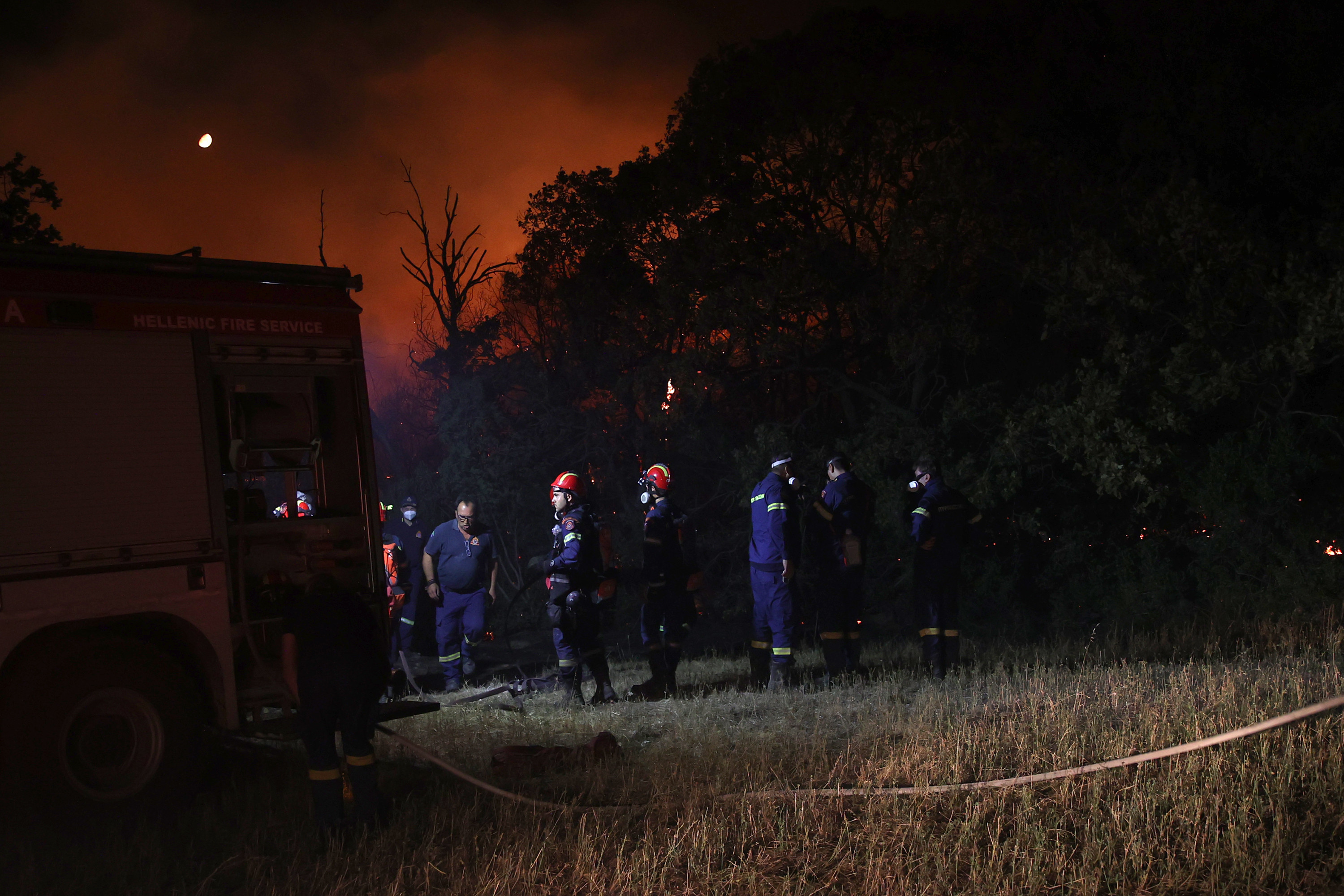 Grecia continuă bătălia pentru a zecea zi cu cel mai ucigător incendiu din Europa, din această vară