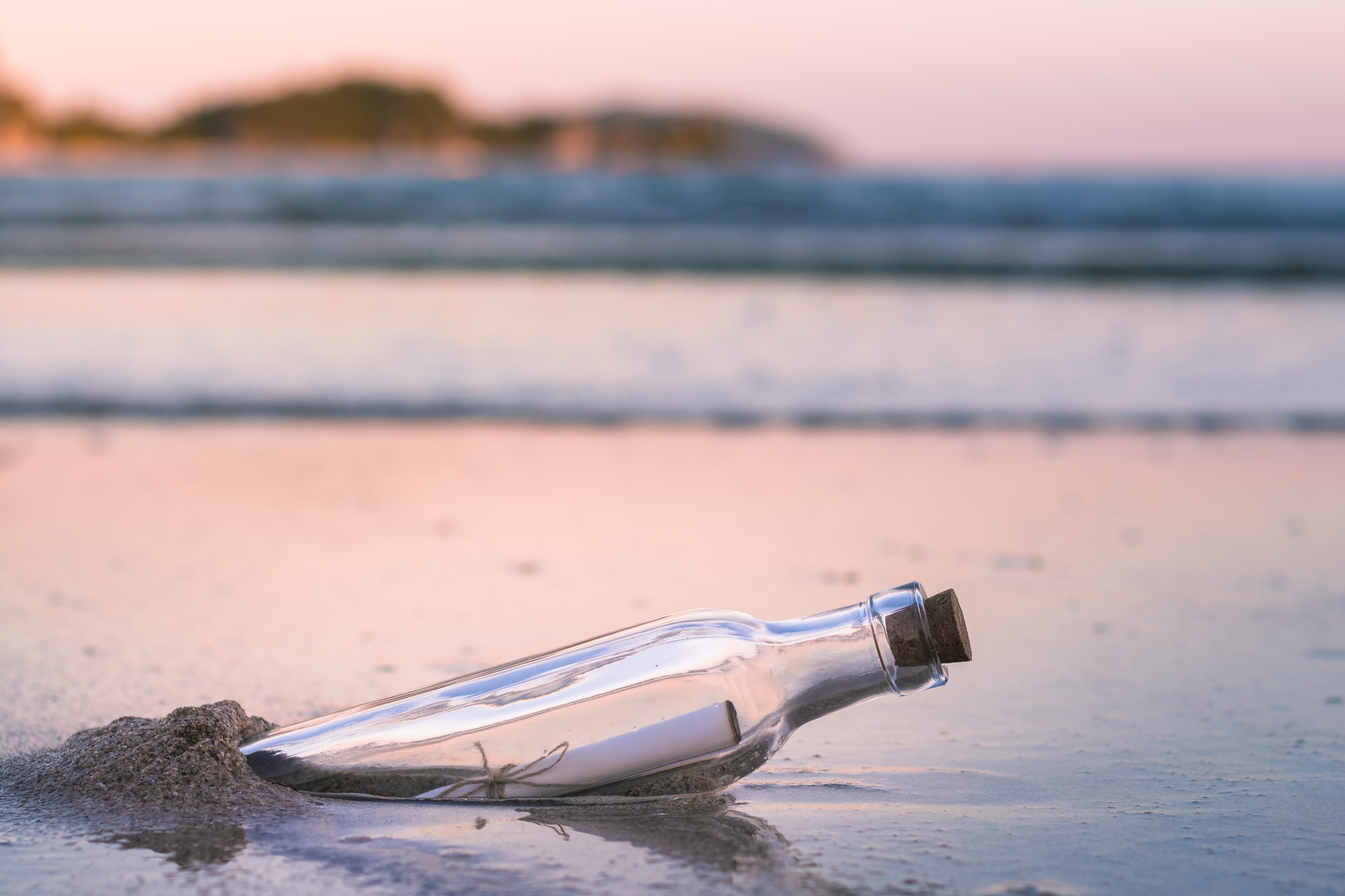 Scrisoarea misterioasă găsită într-o sticlă care plutea pe mare. A fost descoperită după patru ani. Ce conținea mesajul