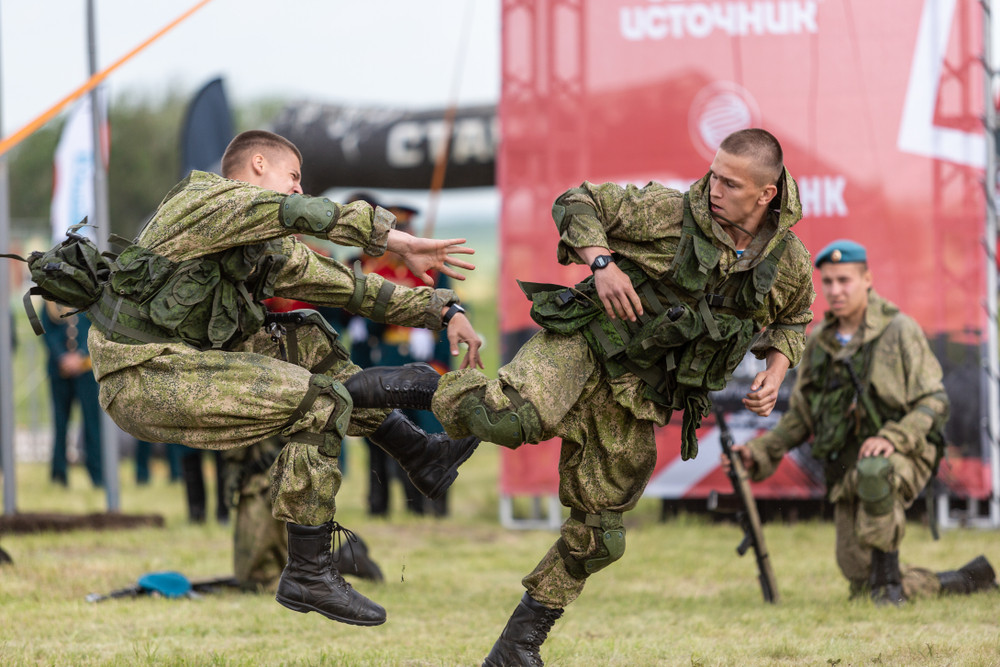 Rusia și-a aruncat în luptă trupele de elită, încercând cu disperare să oprească contraofensiva Ucrainei