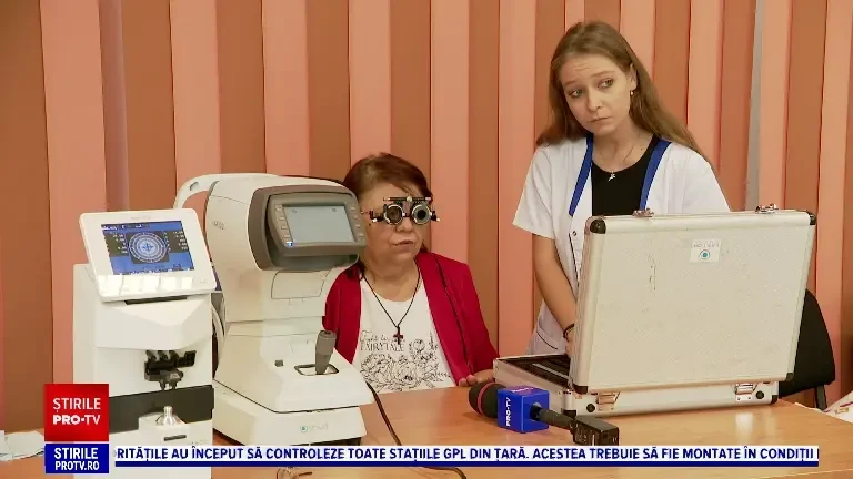 S-a dus epoca pomenilor electorale în găleți. Partidele oferă acum consultații oftalmologice și analize în caravane medicale