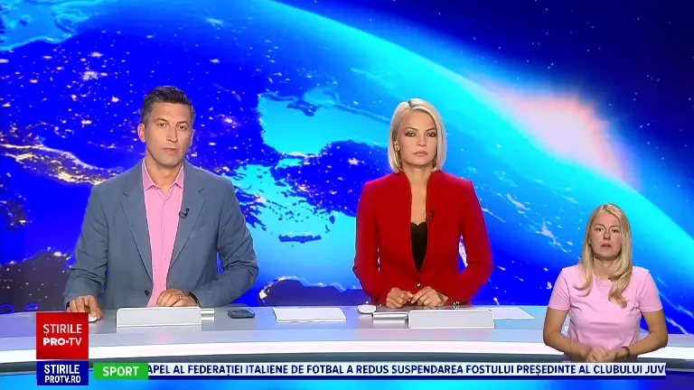 Imagini șocante | Un bărbat de 69 de ani a rămas încarcerat după ce mașina sa s-a blocat între un zid și un stâlp, pe A1