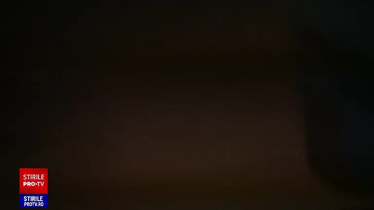 Primarul din Crevedia s-a ascuns în toaletă de reporterul Știrilor PRO TV. Locuitorii au mers la edil să îi ceară explicații