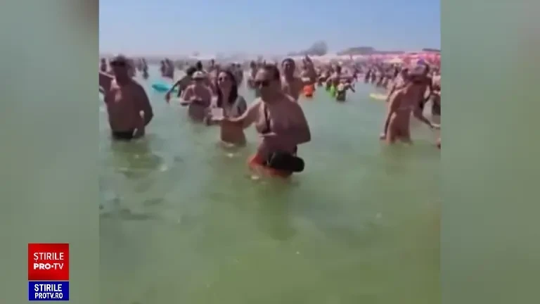 Vară fără sfârșit pe litoral. Stațiunile sunt pline de turiști, ca în plin sezon