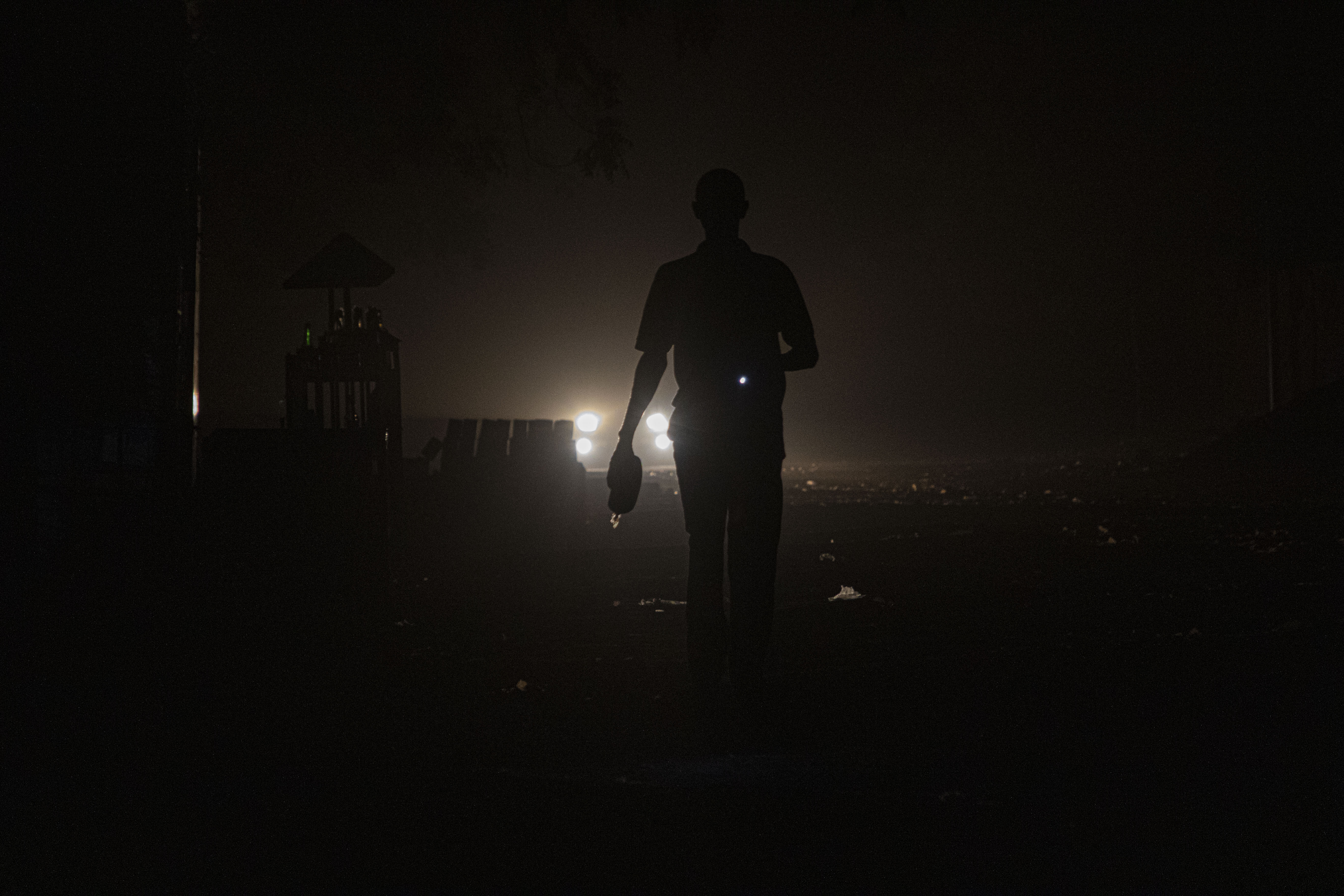 Pene de curent în Paris din cauza caniculei. Restabilirea energiei electrice a fost întârziată de o grevă a angajaţilor