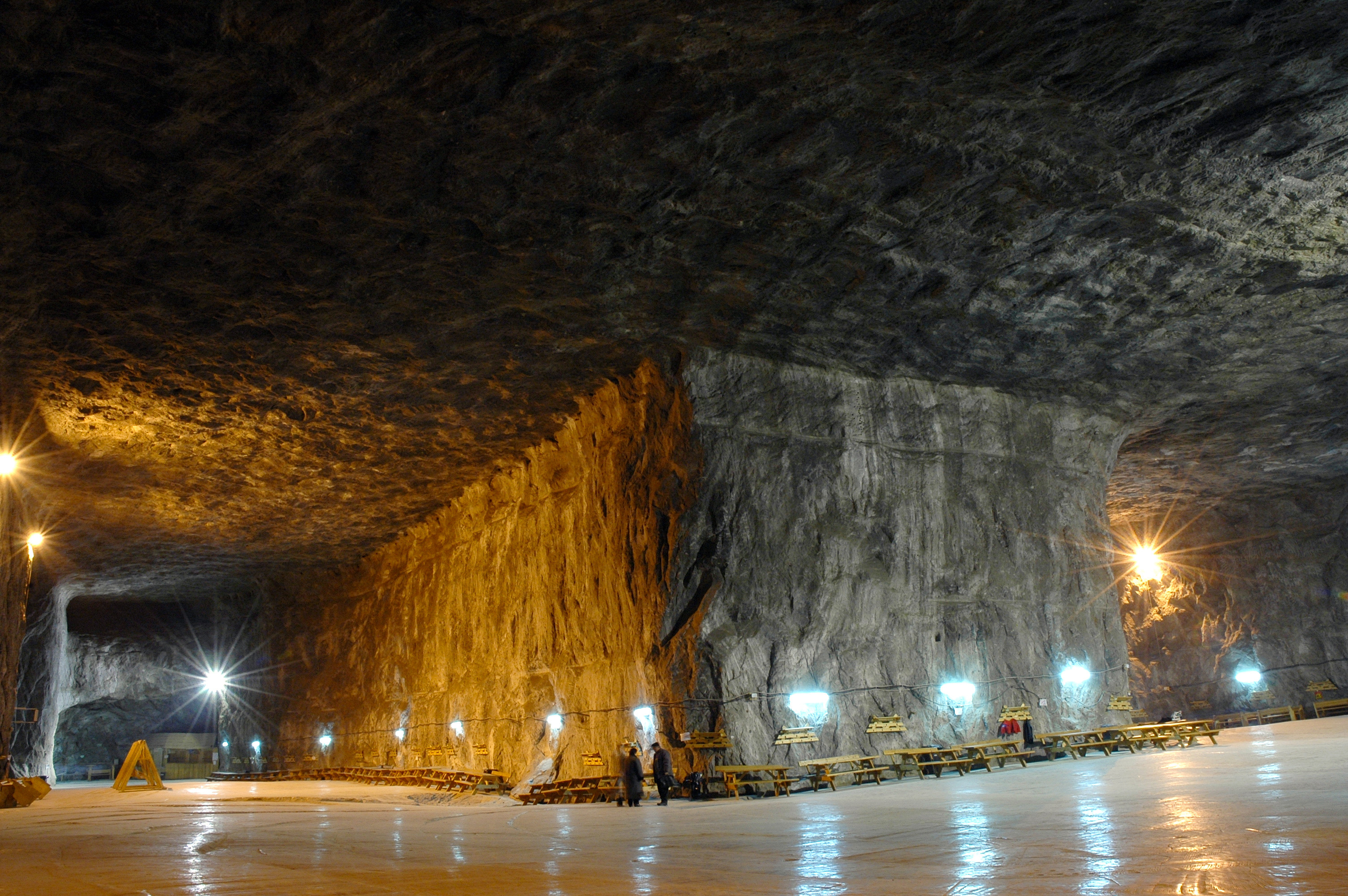 Ce a apărut în interiorul Salinei Praid. Reacțiile turiștilor care au vrut să o viziteze. „N-am știut asta”