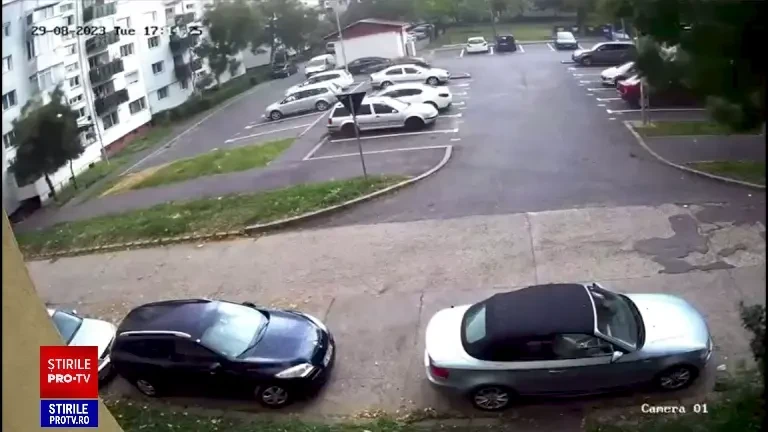 „S-a mișcat blocul și au zburat grinzile”. O furtună care a durat 10 minute a făcut prăpăd în mai multe județe