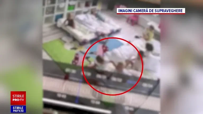 Un băiețel de 2 ani a fost mușcat de față de un alt copil la o creșă privată din Brașov, când erau nesupravegheați