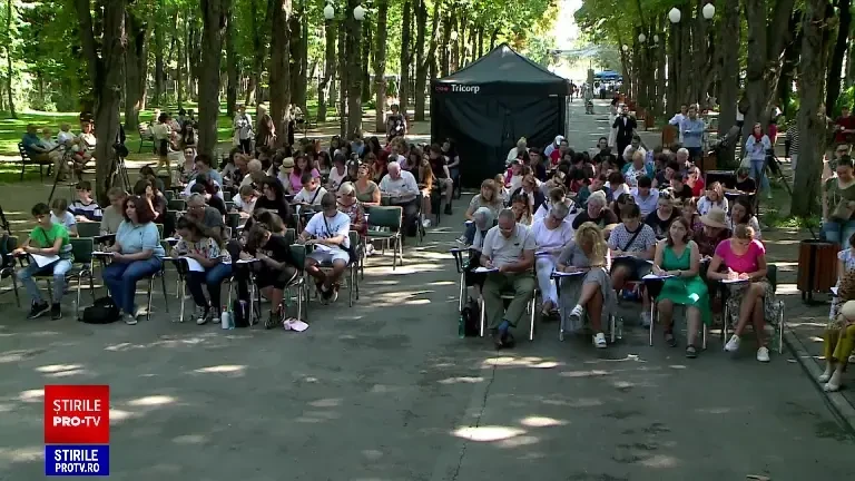 Cum au sărbătorit localnicii din Iași Ziua Limbii Române. Ambasadorul UE la Chișinău a cântat o melodie rock în română