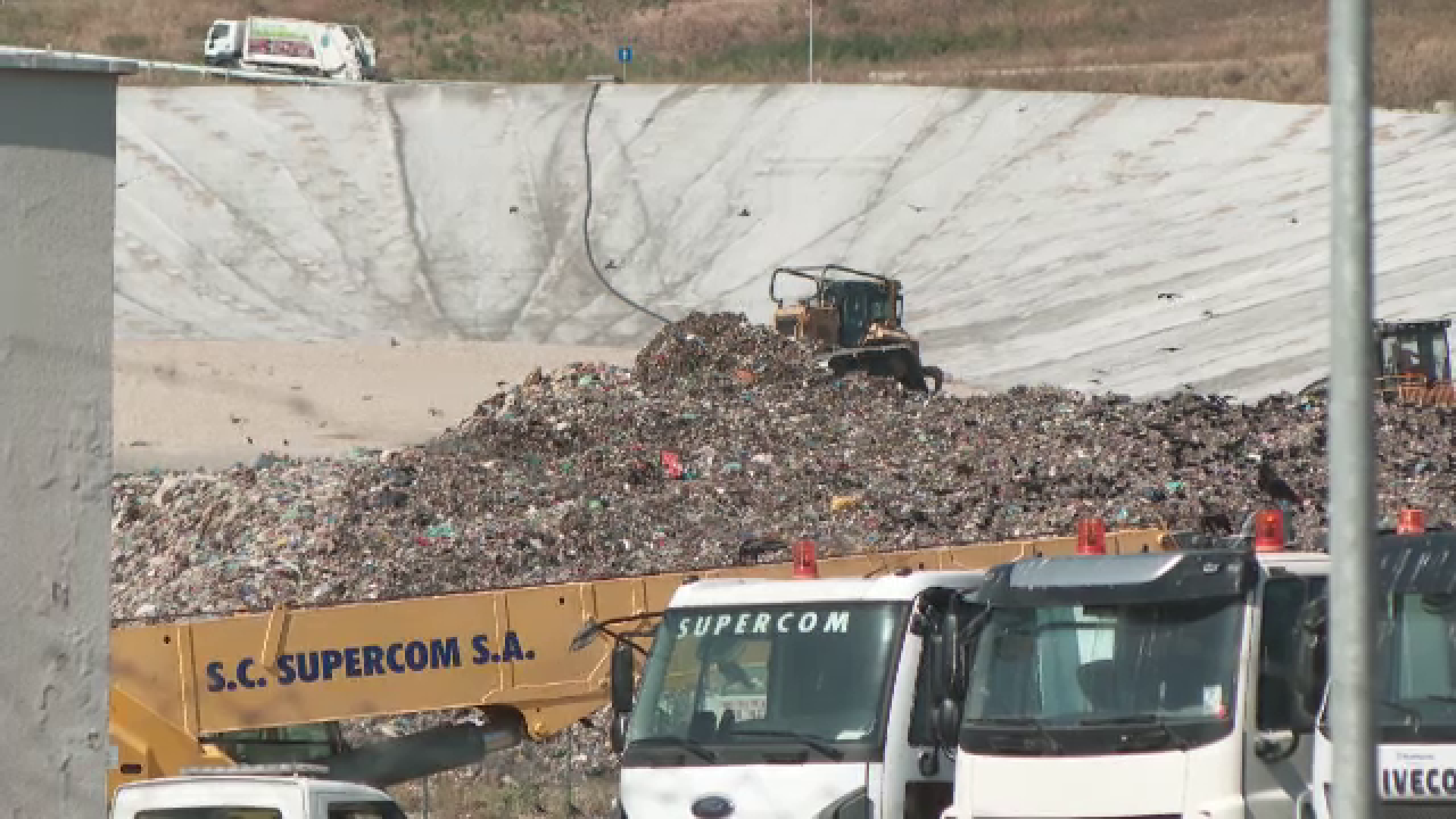 Miros înțepător de canal, împrăștiat în cartierele din Cluj-Napoca. Firma care administrează groapa de gunoi, amendată