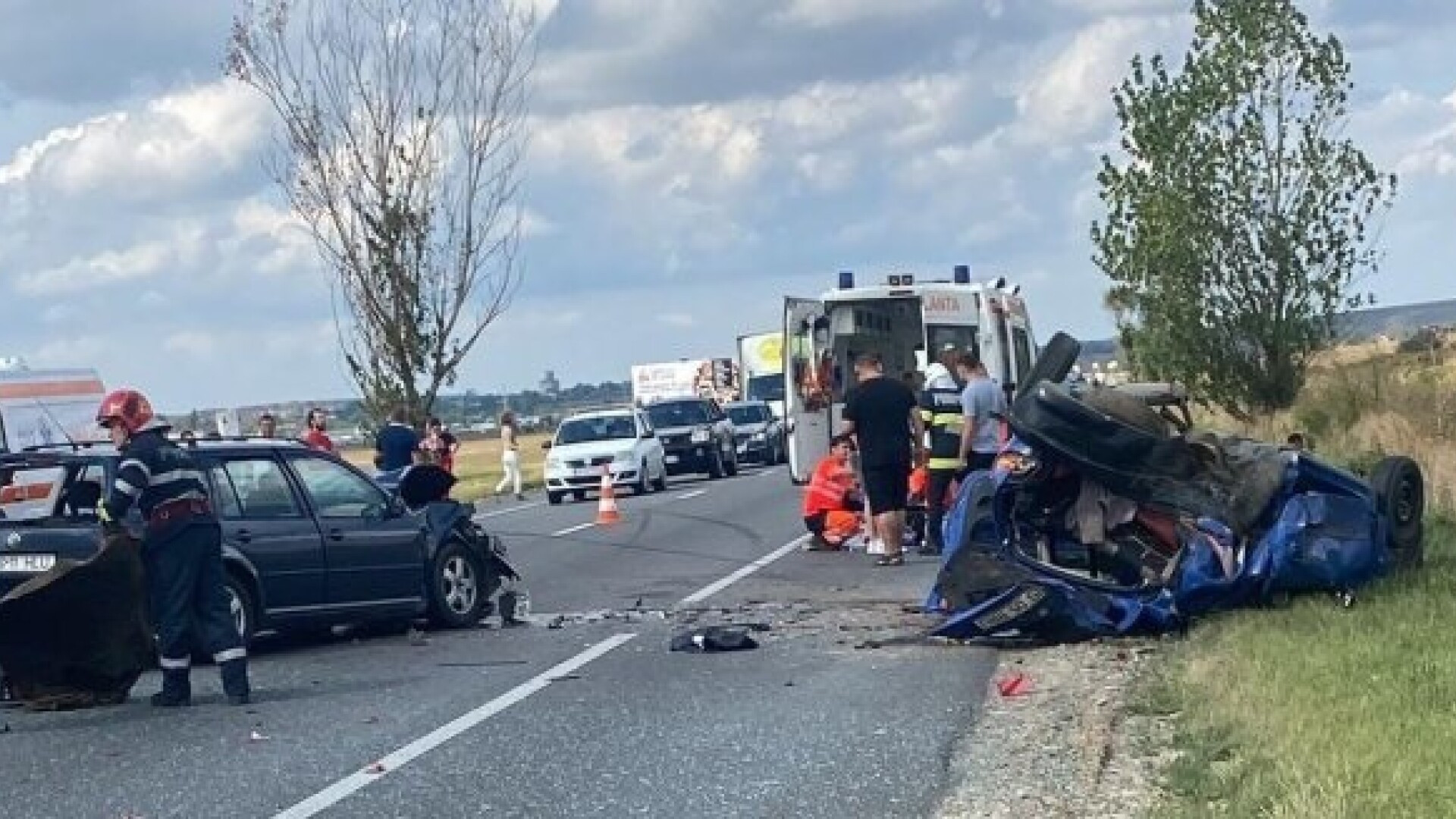 Accident înfiorător pe „Șoseaua Morții” după o depășire imprudentă. Șoferul a murit pe loc, alte două persoane au fost rănite