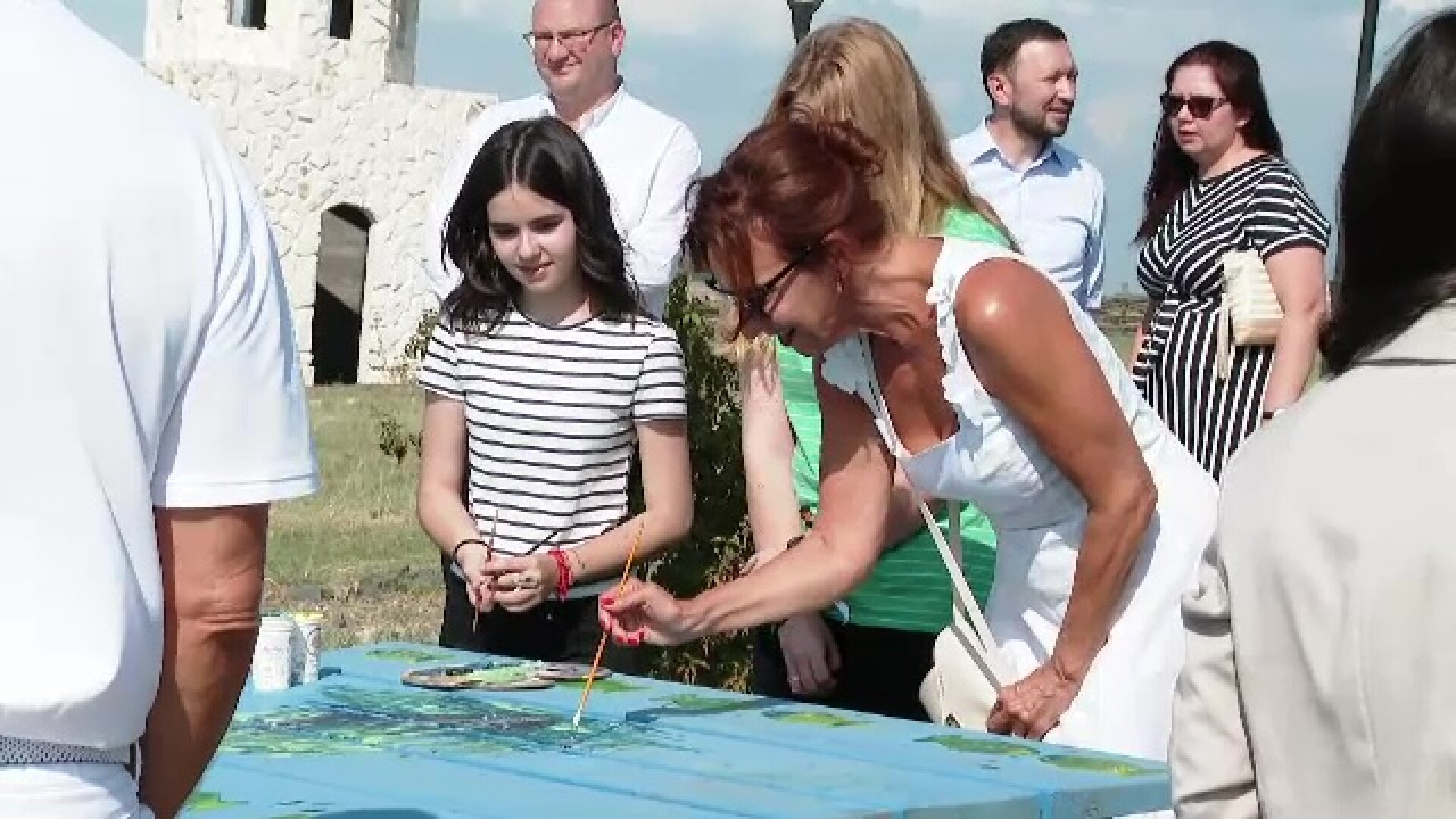 VIDEO: Gestul făcut de Carmen Iohannis în fața unor eleve din Delta Dunării: ”Mi-am lăsat inima aici”