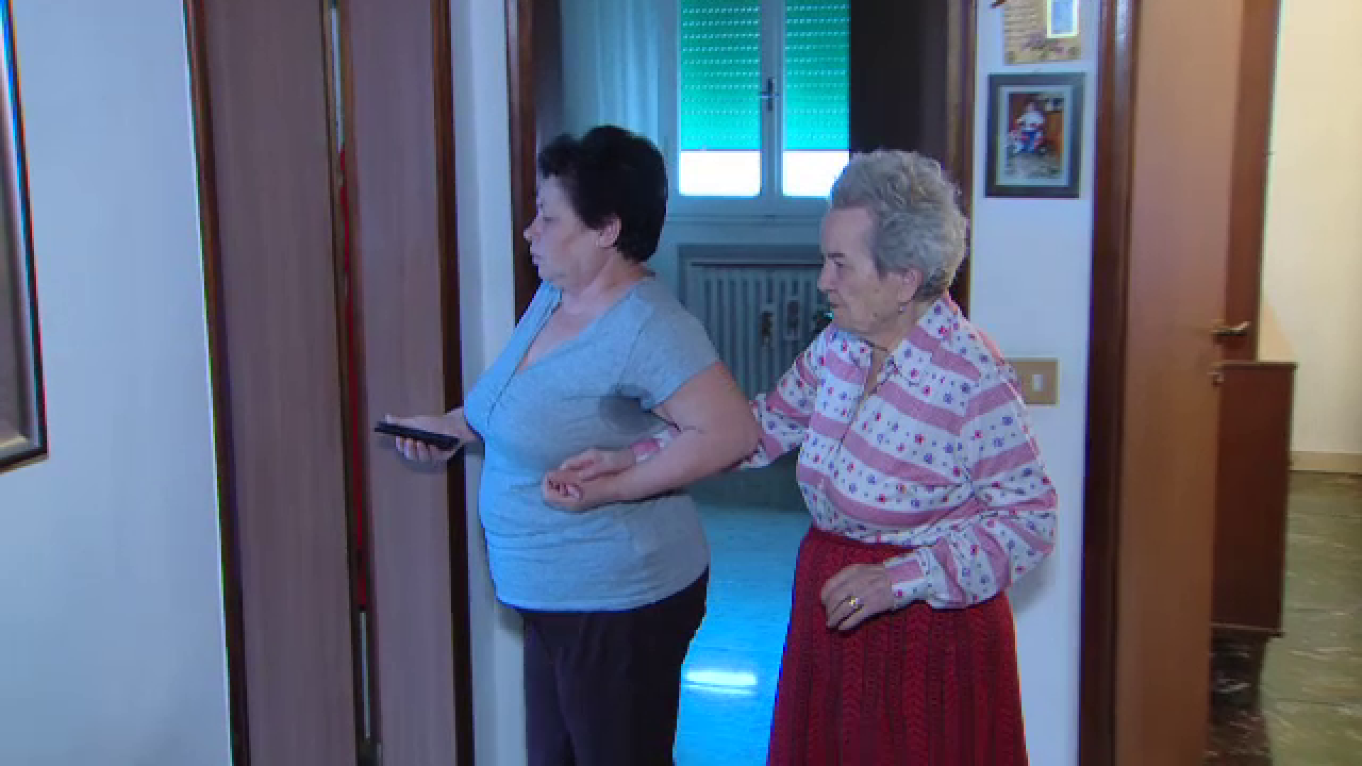 Româncele nu se mai înghesuie să plece la muncă în Italia, ca să îngrijească bătrâni. Explicațiile specialiștilor