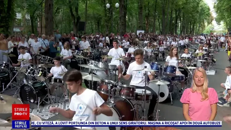 Toboșariada, pe ritm de muzică rock. Peste 80 de artiști au oferit un show inedit într-un parc din Iași